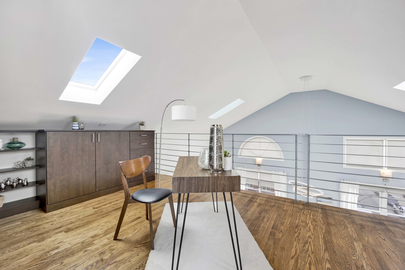 927 N Noble Street Unit: 4