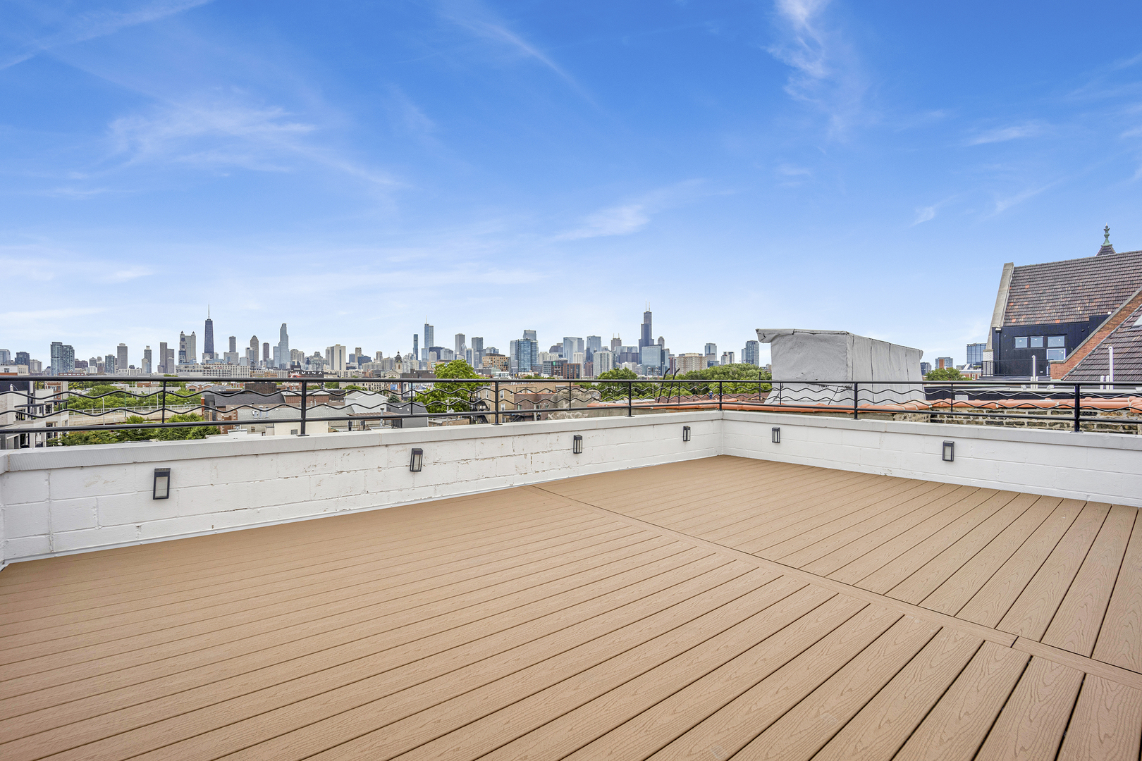 927 N Noble Street Unit: 4