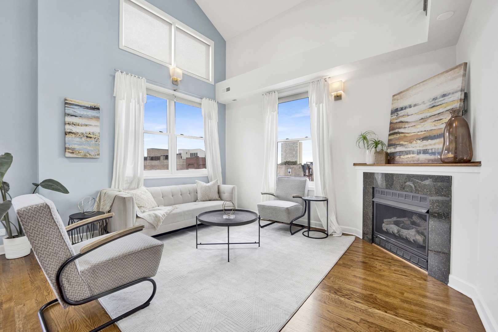 927 N Noble Street Unit: 4