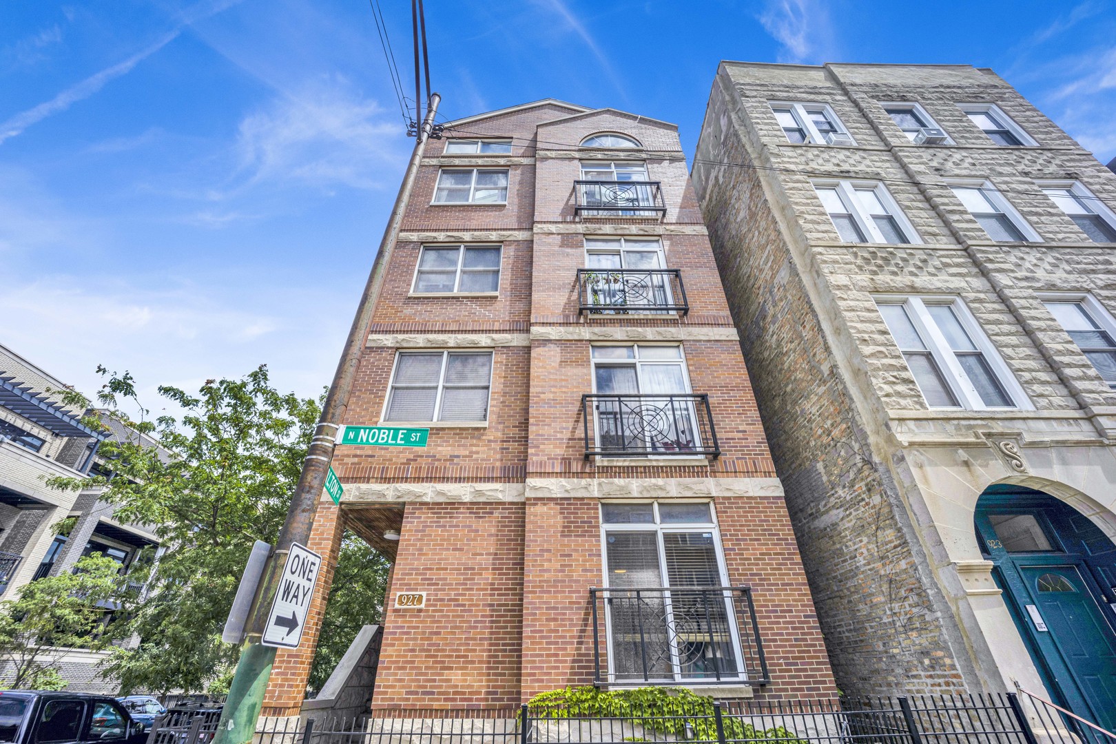 927 N Noble Street Unit: 4