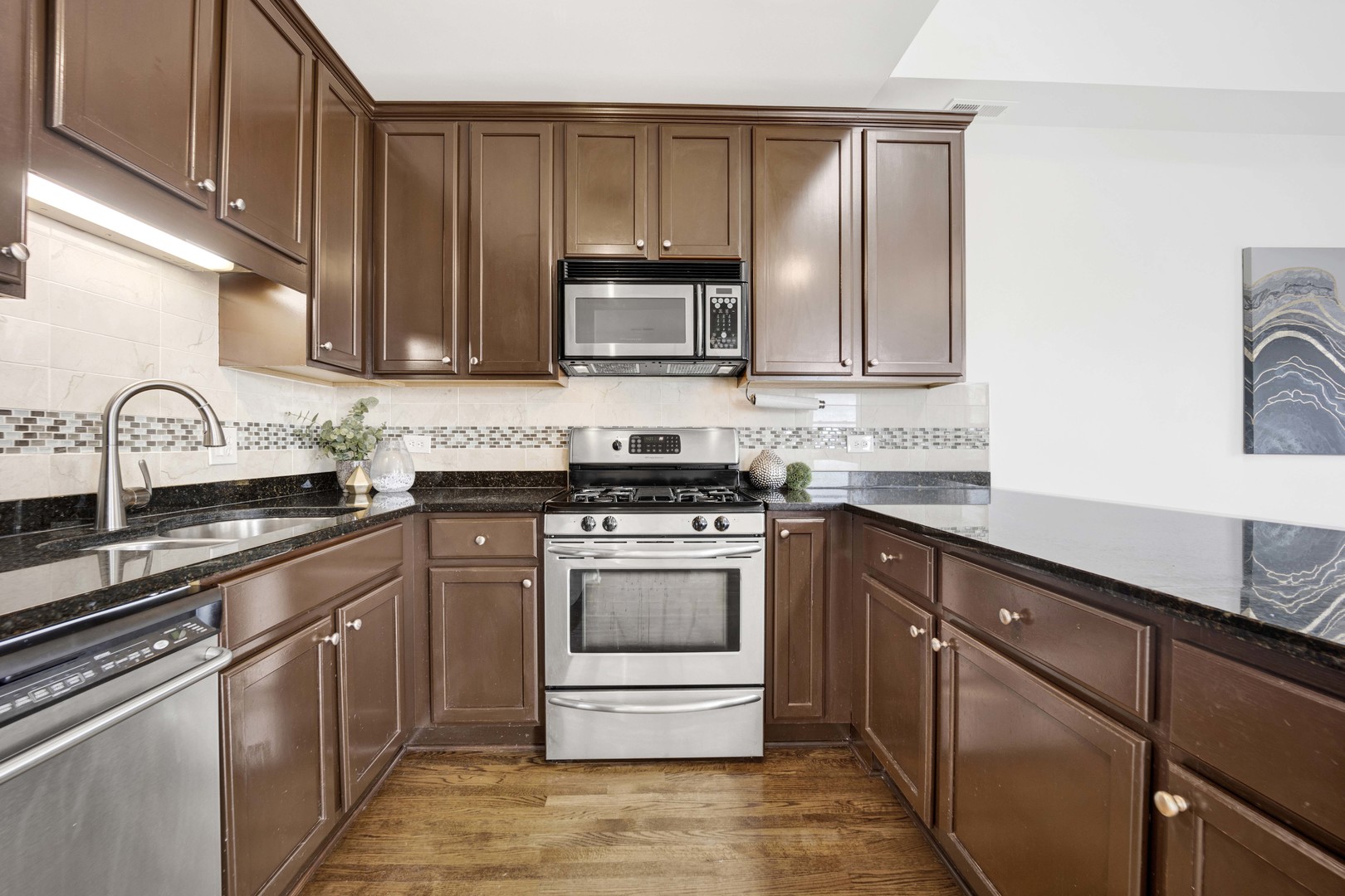 927 N Noble Street Unit: 4