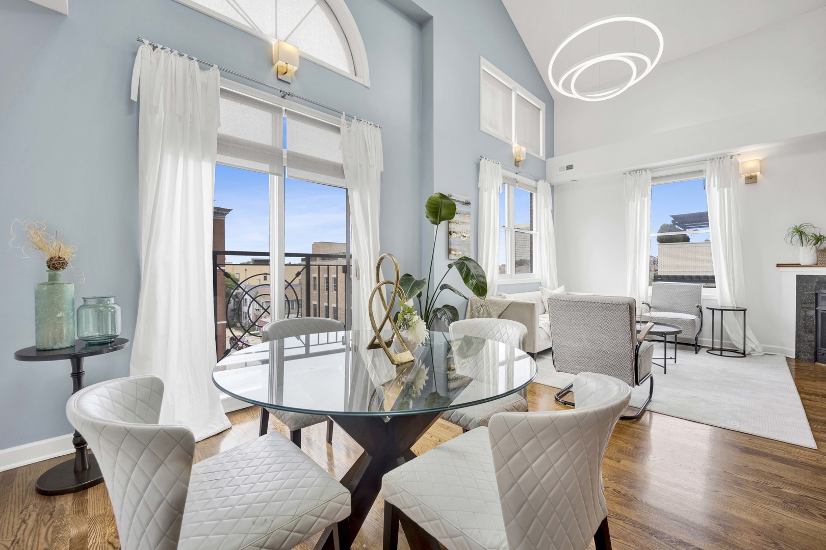 927 N Noble Street Unit: 4