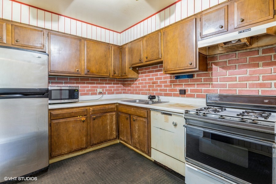 10365 DEARLOVE Road Unit: 1D
