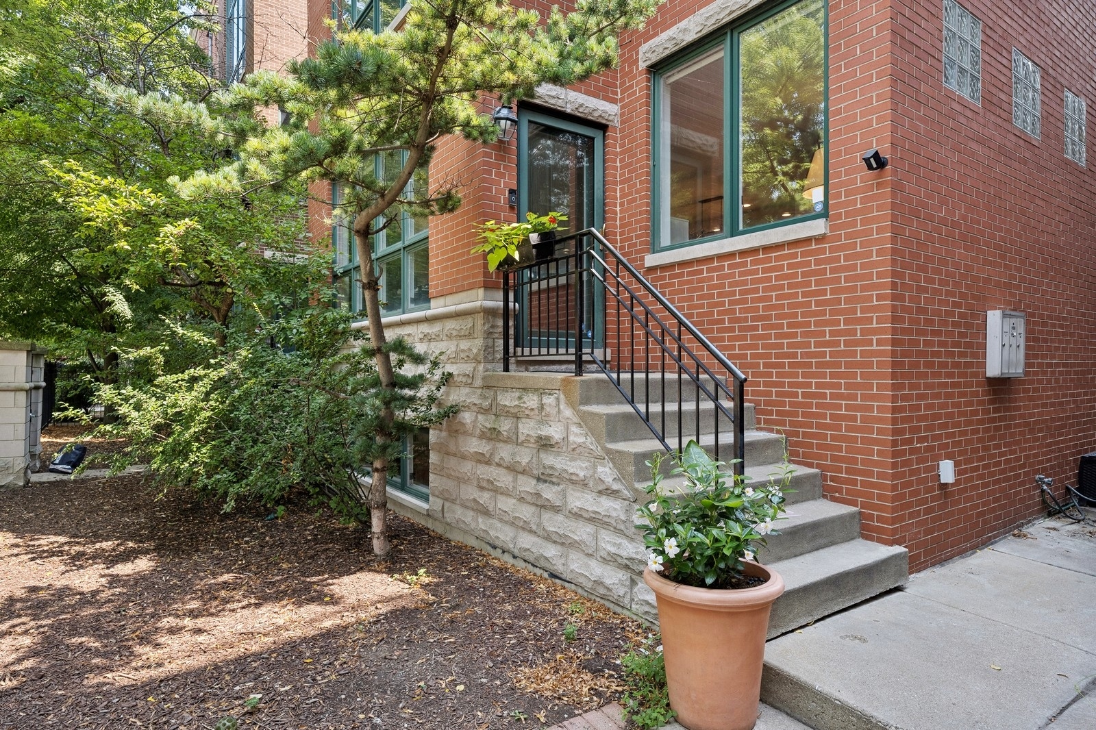 1707 N Sheffield Avenue Unit: 1