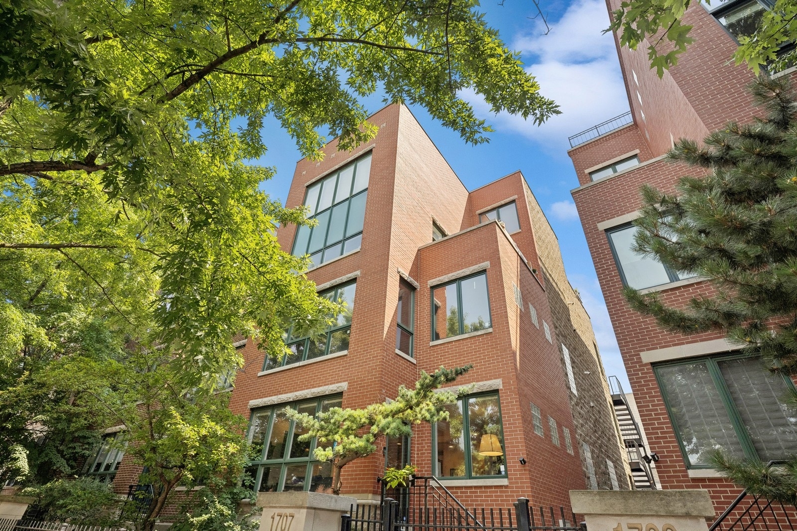 1707 N Sheffield Avenue Unit: 1