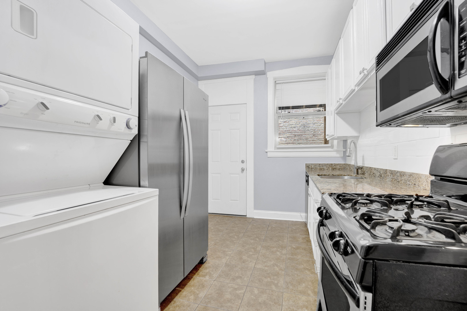 3901 N Claremont Avenue Unit: 2