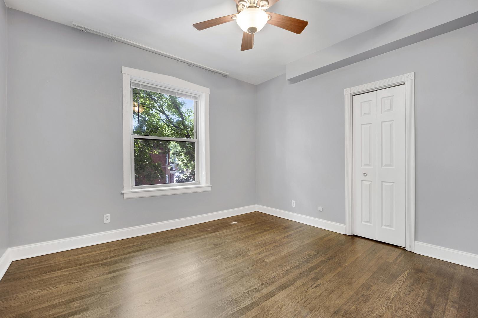 3901 N Claremont Avenue Unit: 2