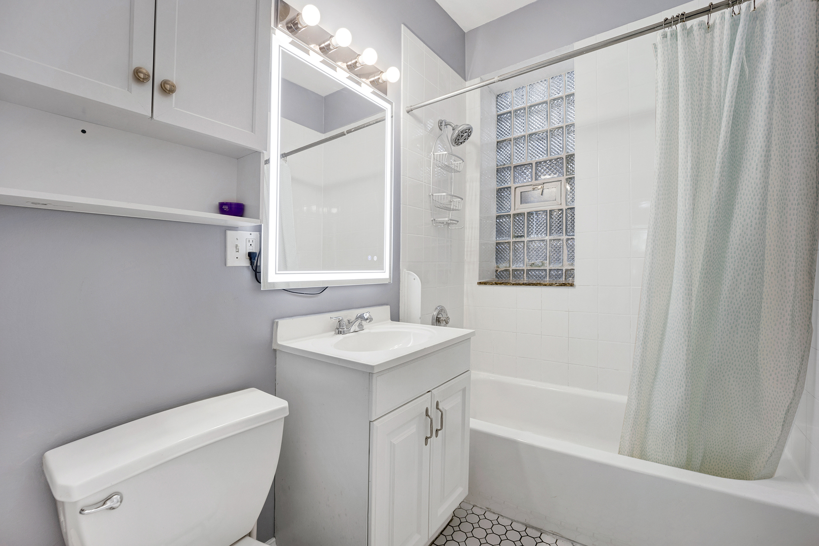 3901 N Claremont Avenue Unit: 2