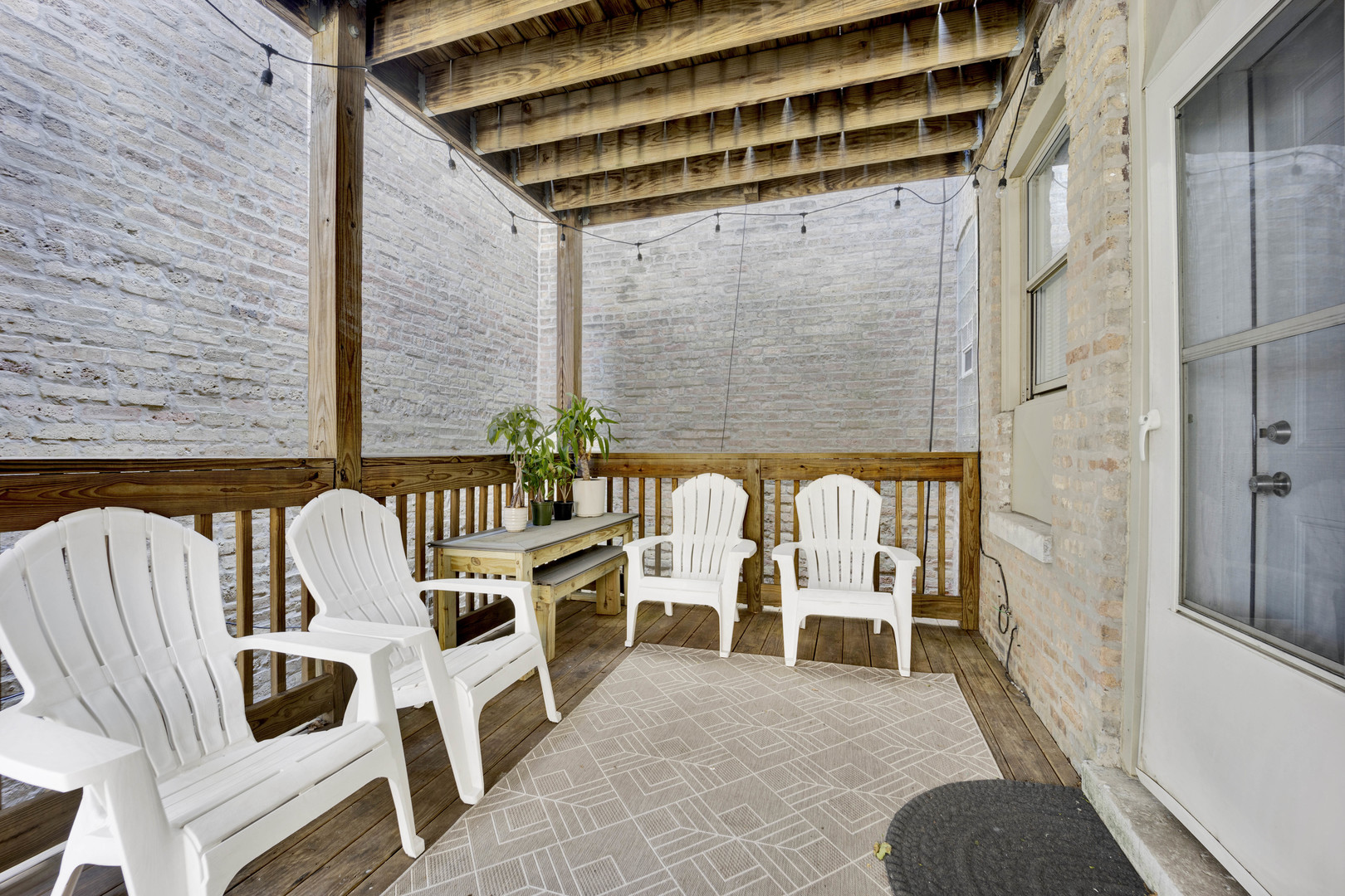 3901 N Claremont Avenue Unit: 2