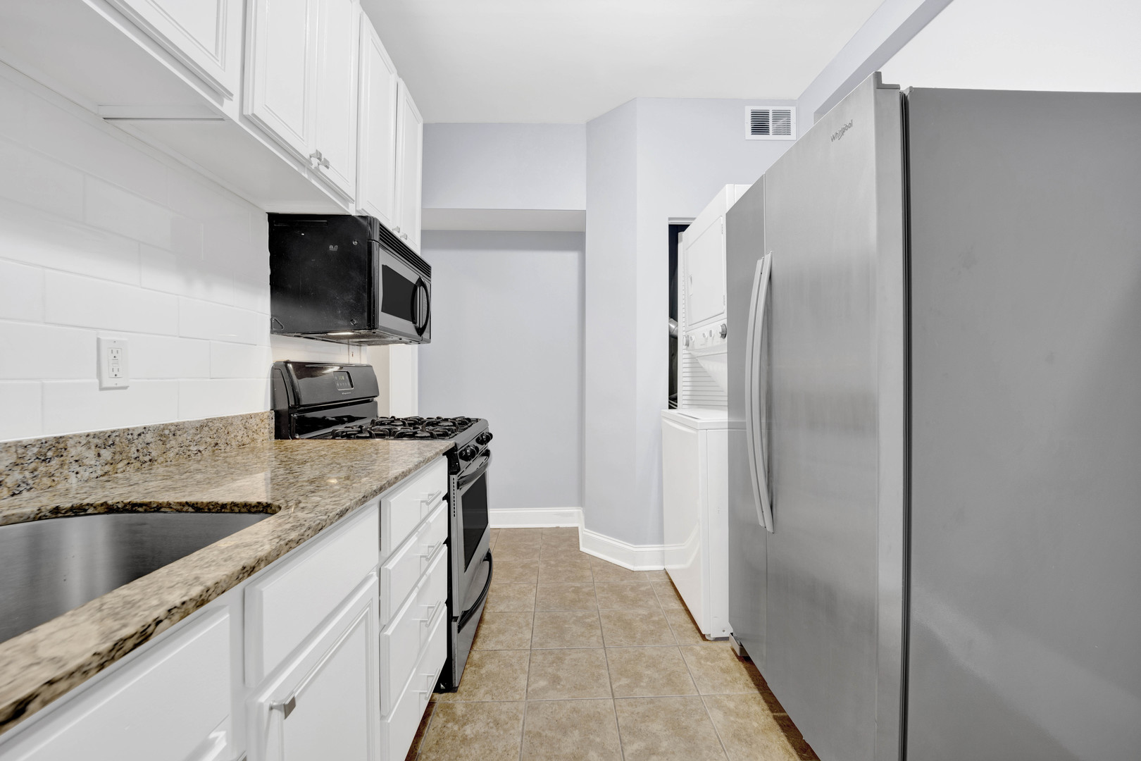 3901 N Claremont Avenue Unit: 2