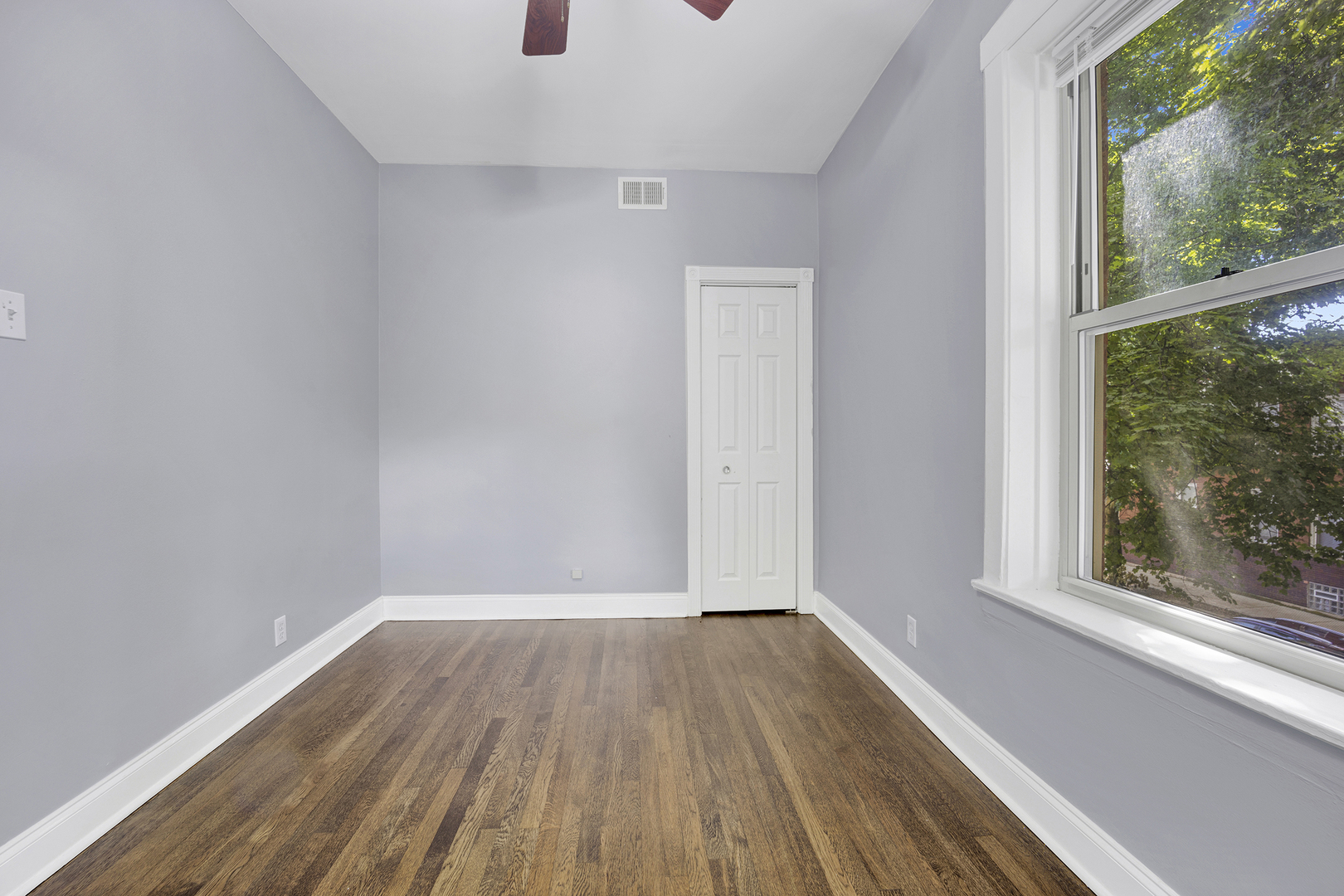 3901 N Claremont Avenue Unit: 2