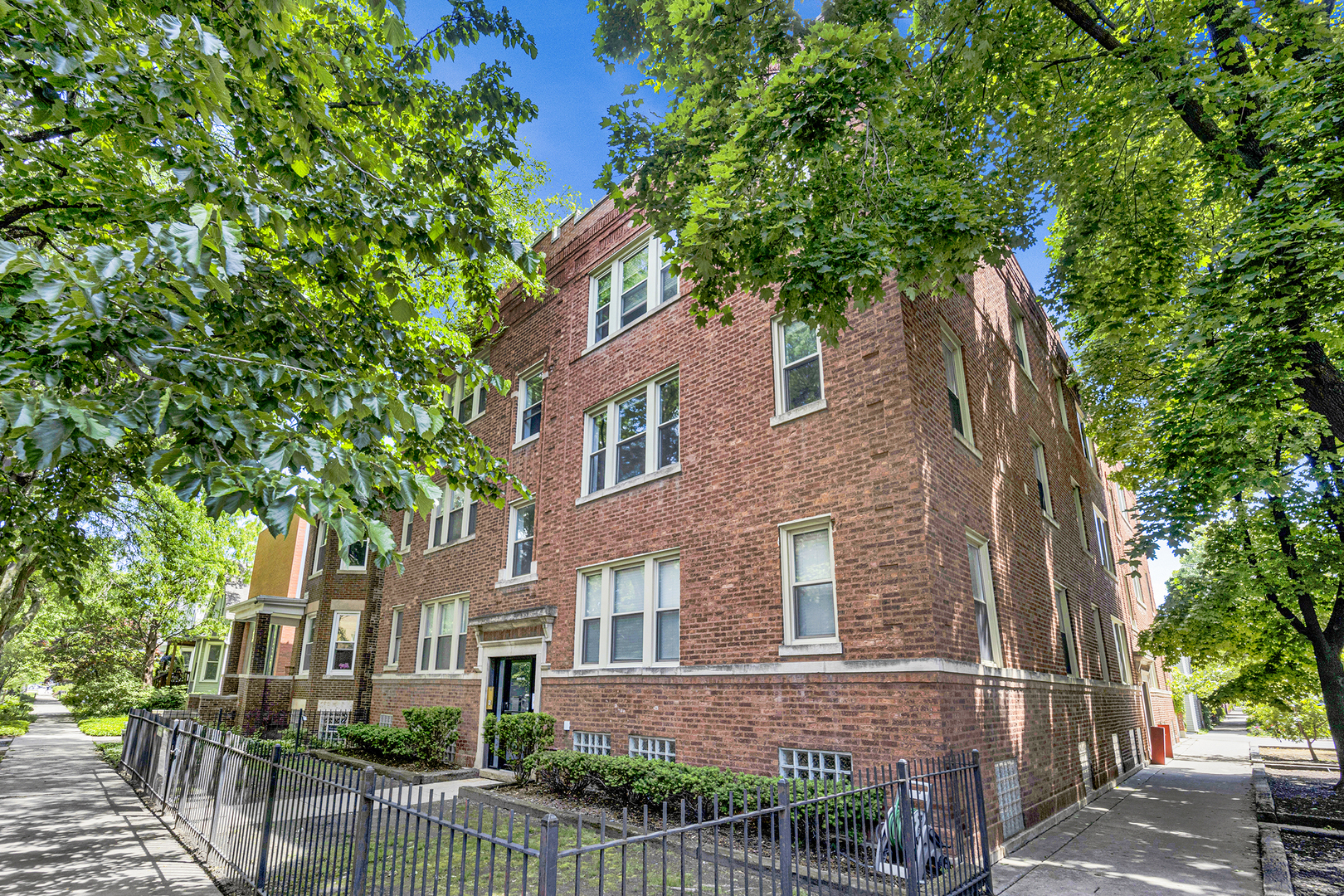 3901 N Claremont Avenue Unit: 2