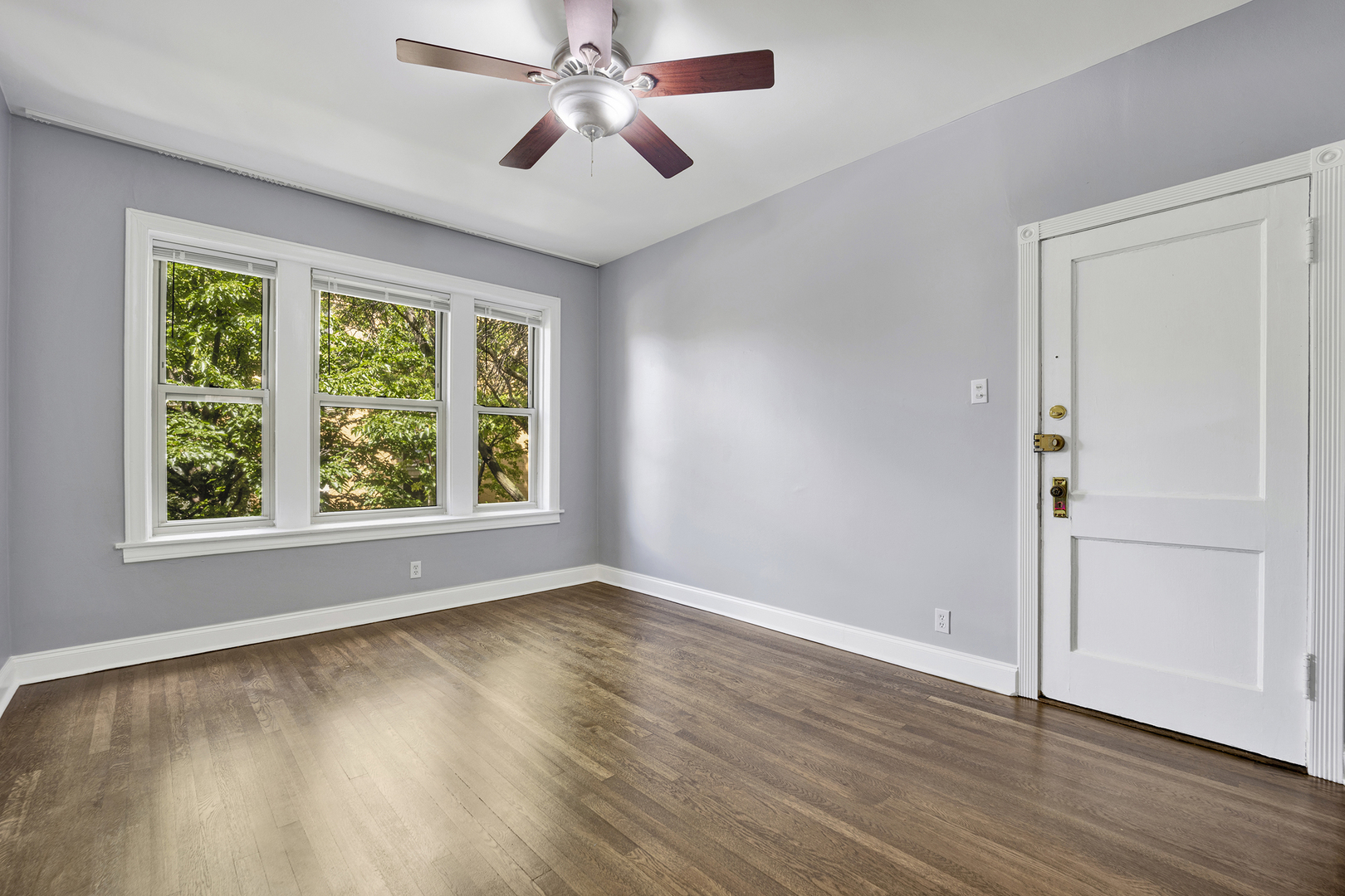 3901 N Claremont Avenue Unit: 2