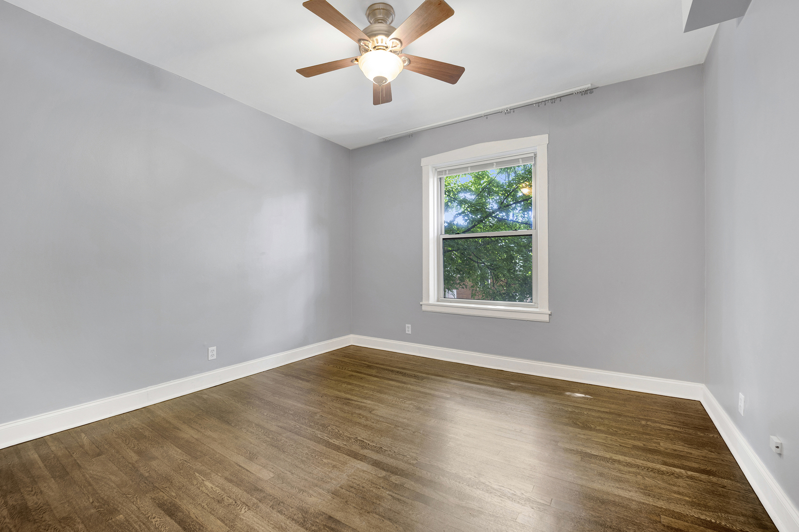 3901 N Claremont Avenue Unit: 2