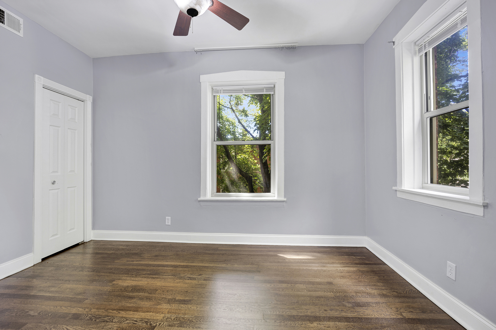 3901 N Claremont Avenue Unit: 2