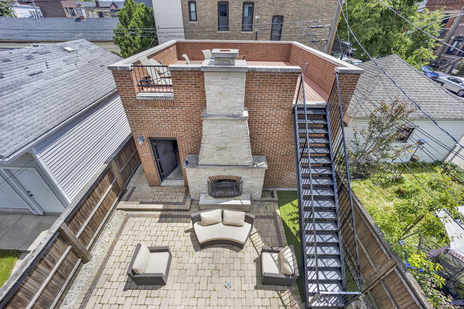 3237 N Leavitt Street