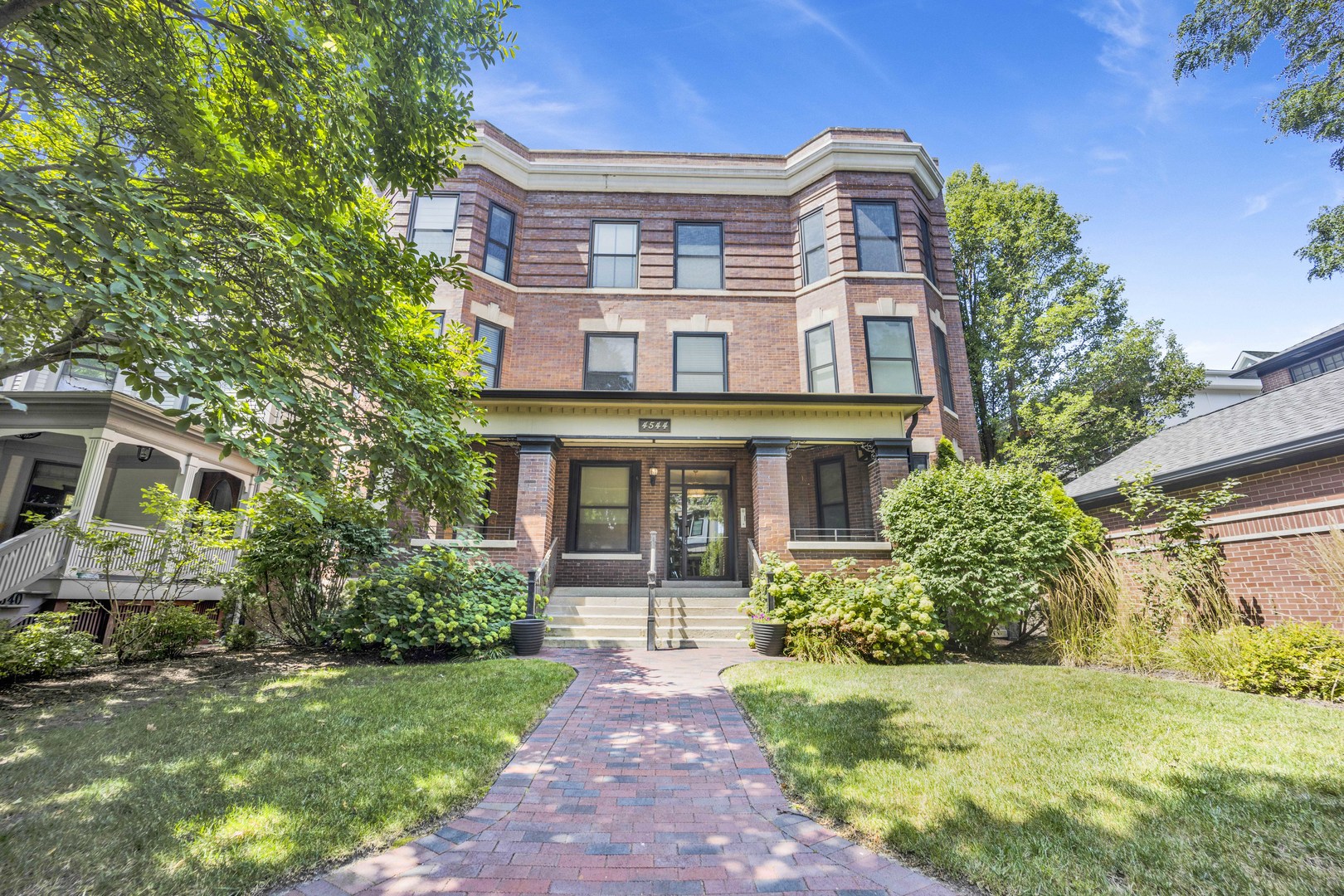 4544 N Seeley Avenue Unit: 2N