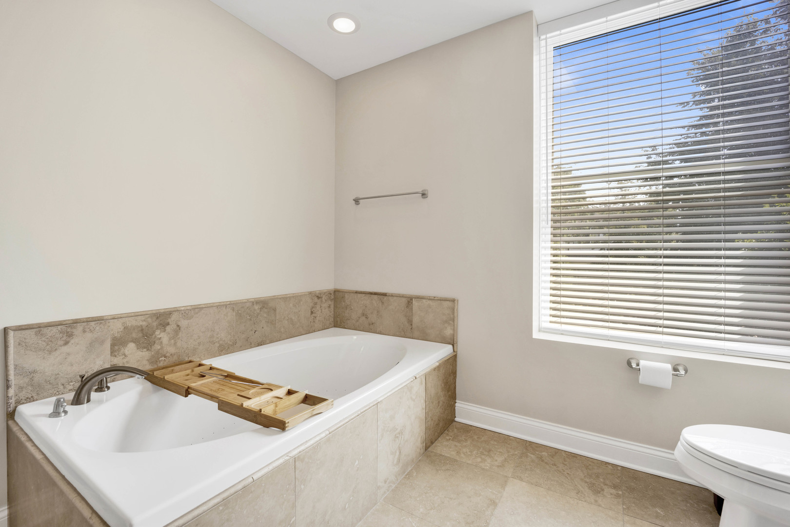 4544 N Seeley Avenue Unit: 2N