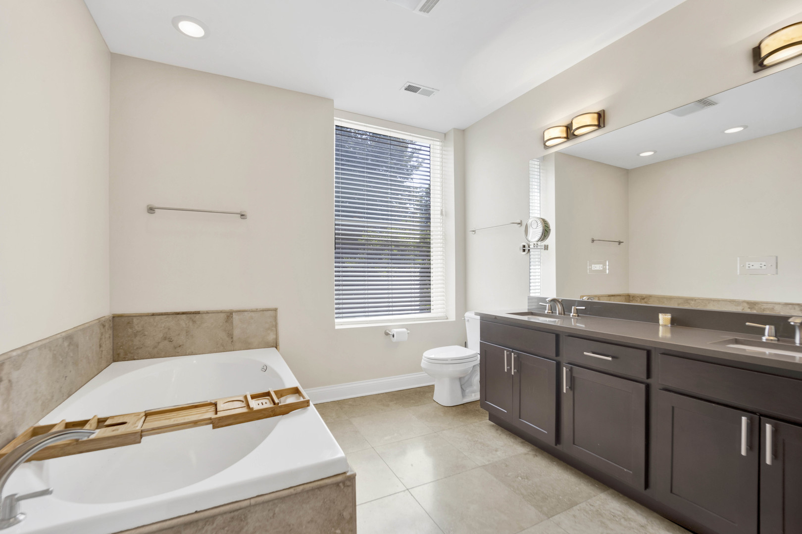 4544 N Seeley Avenue Unit: 2N