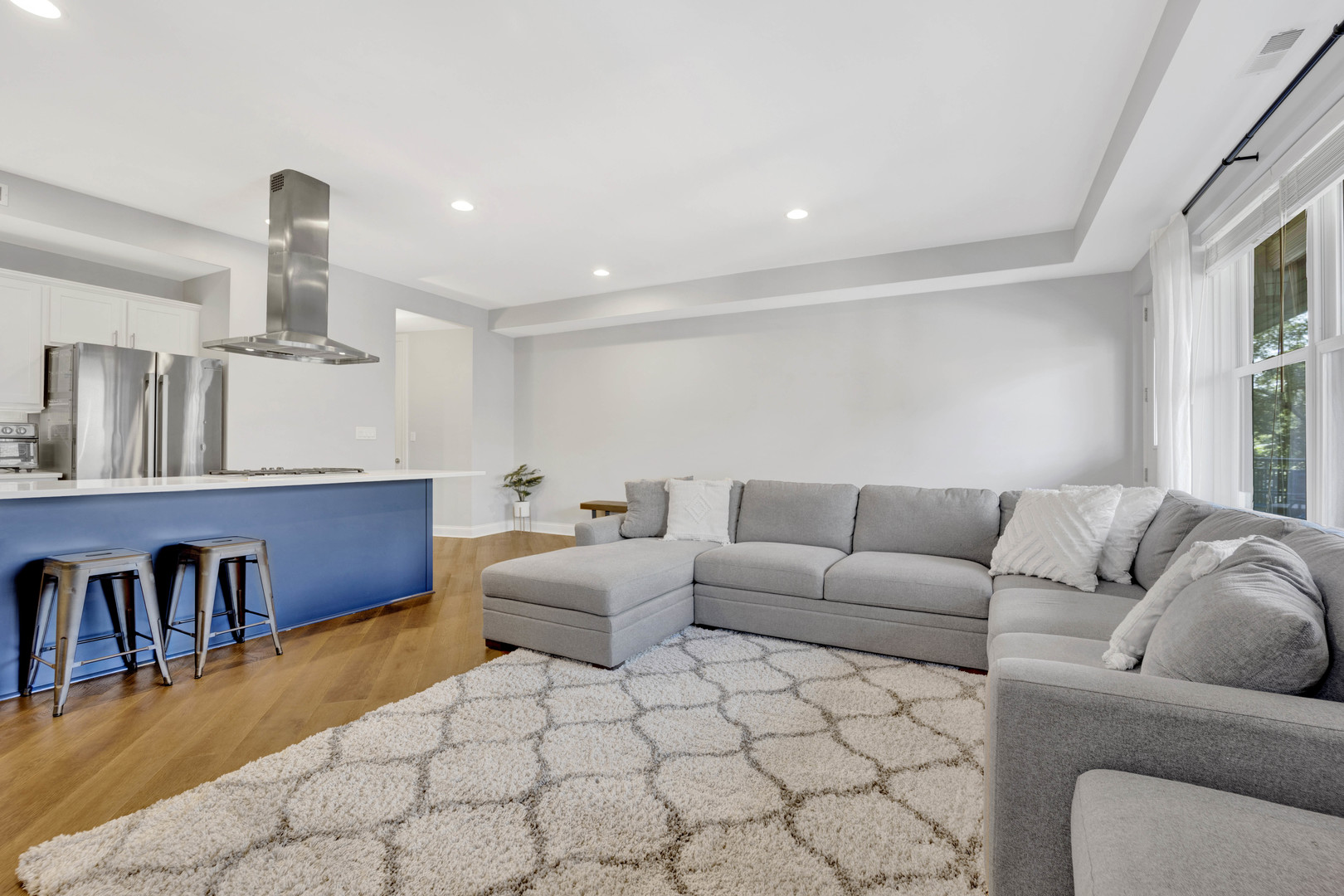 4544 N Seeley Avenue Unit: 2N