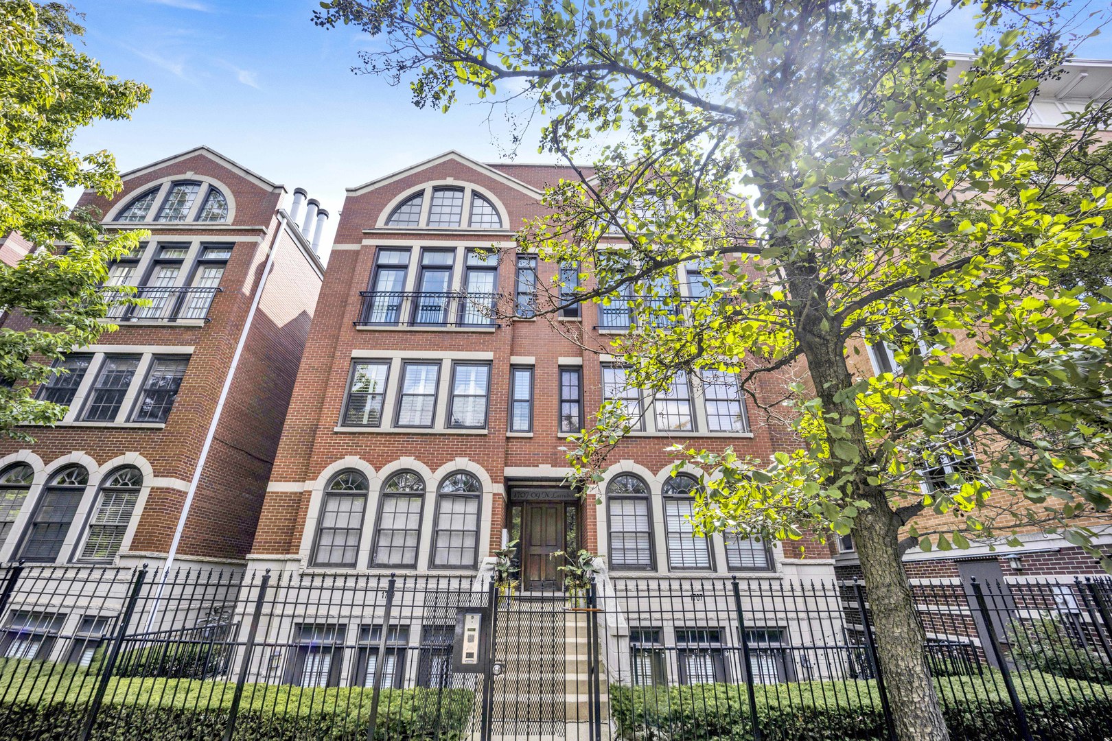 1709 N Larrabee Avenue Unit: 2N