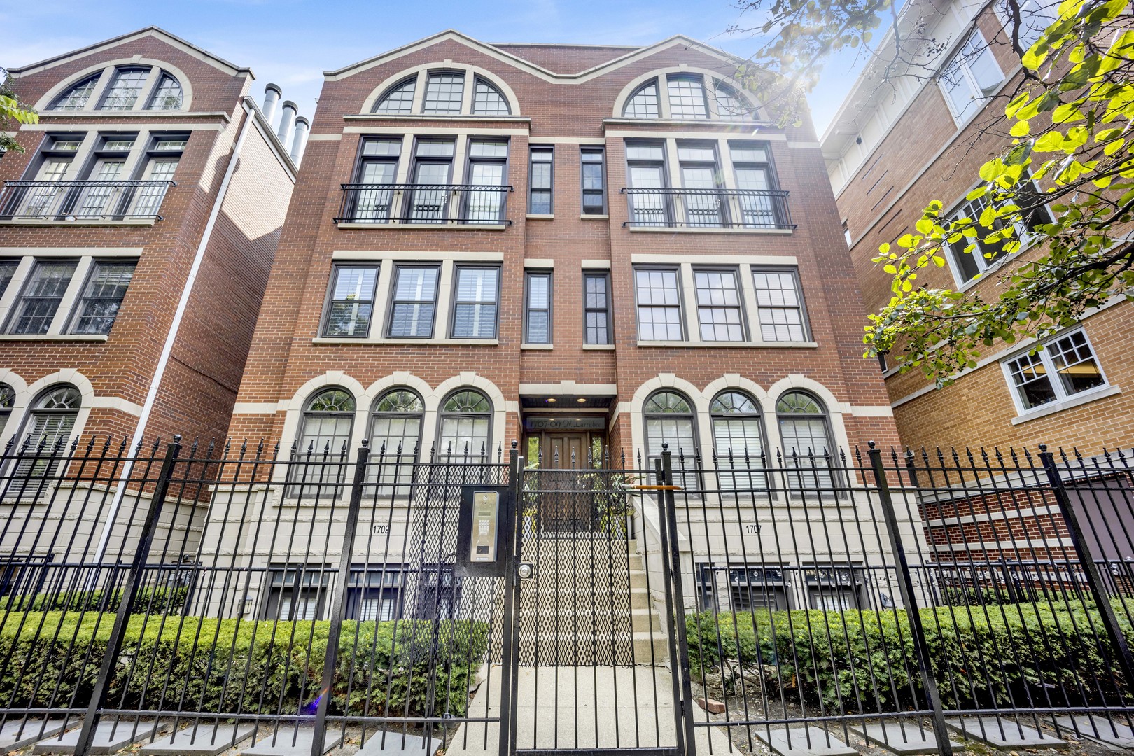 1709 N Larrabee Avenue Unit: 2N