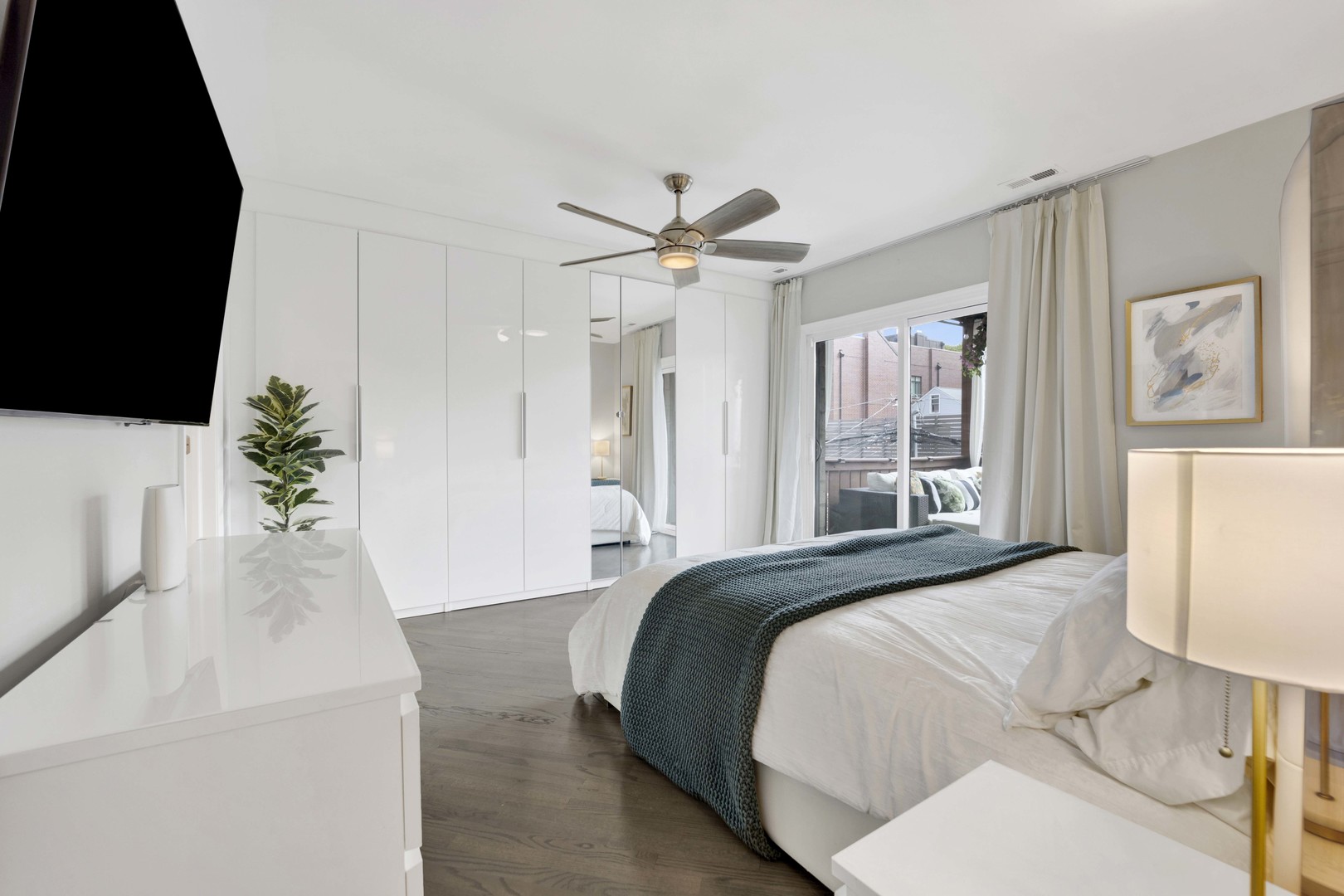 1709 N Larrabee Avenue Unit: 2N