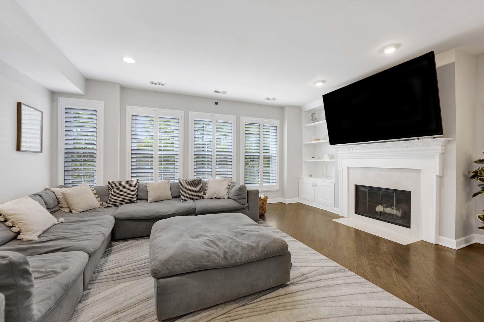 1709 N Larrabee Avenue Unit: 2N
