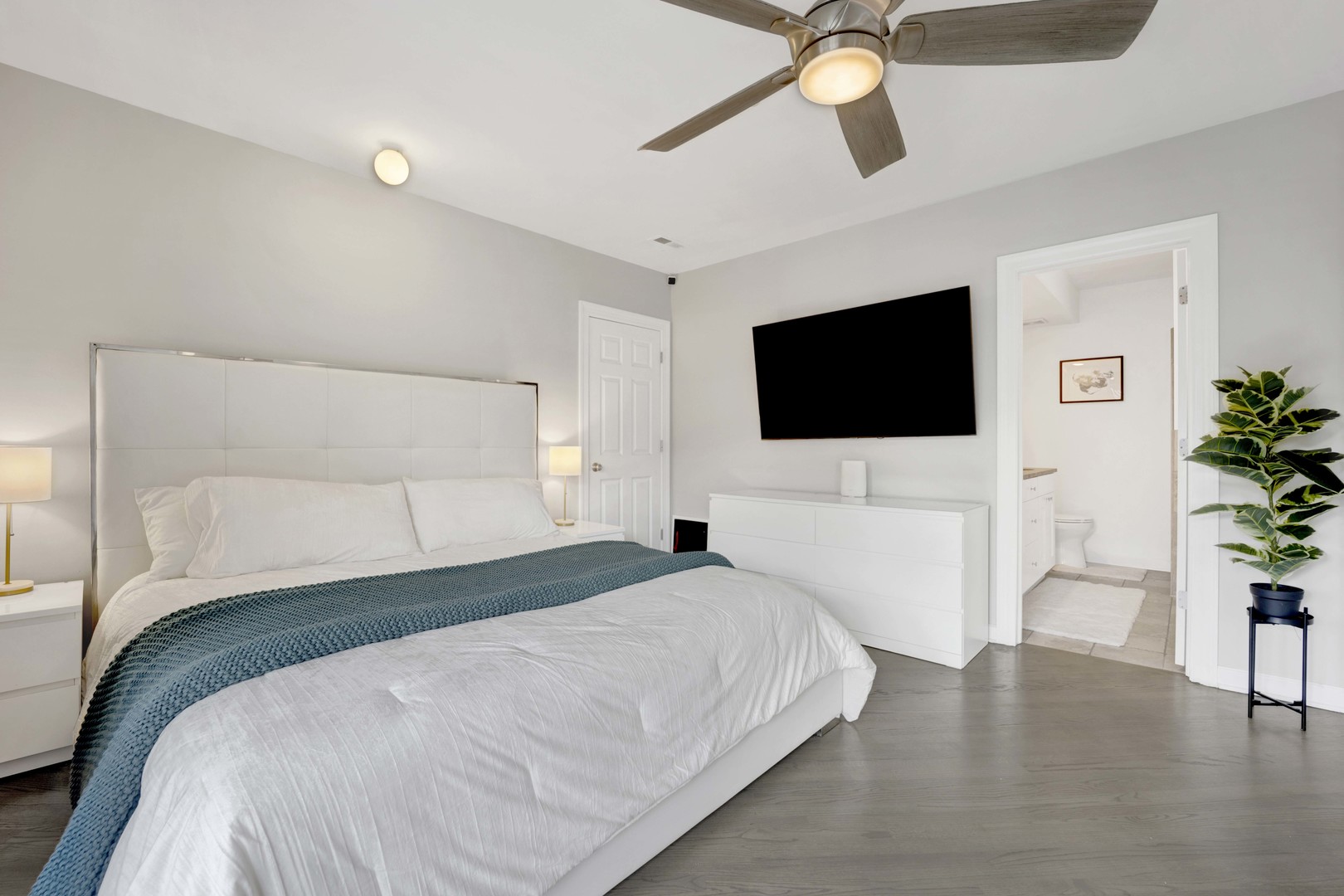 1709 N Larrabee Avenue Unit: 2N