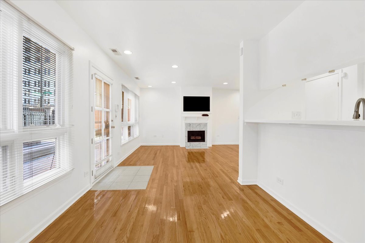 1315 S Plymouth Court Unit: J