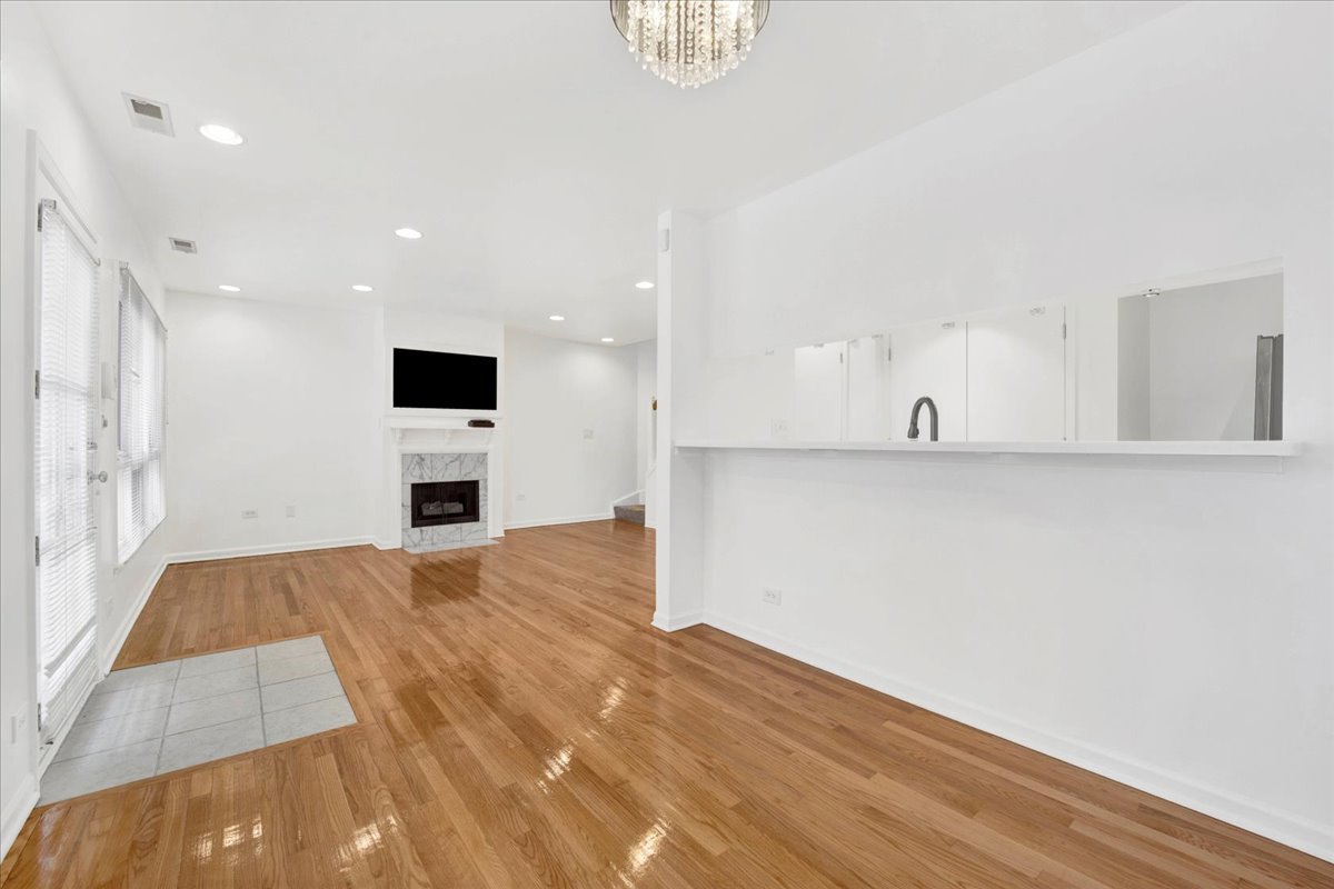 1315 S Plymouth Court Unit: J