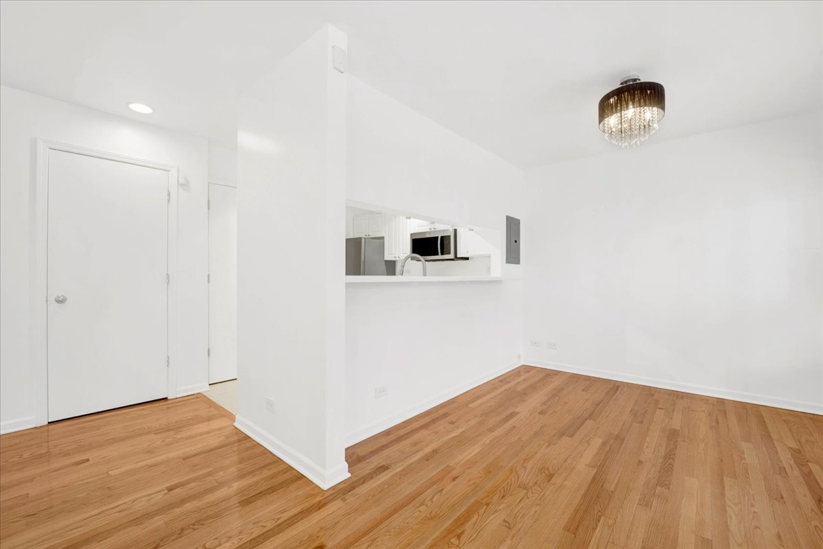 1315 S Plymouth Court Unit: J
