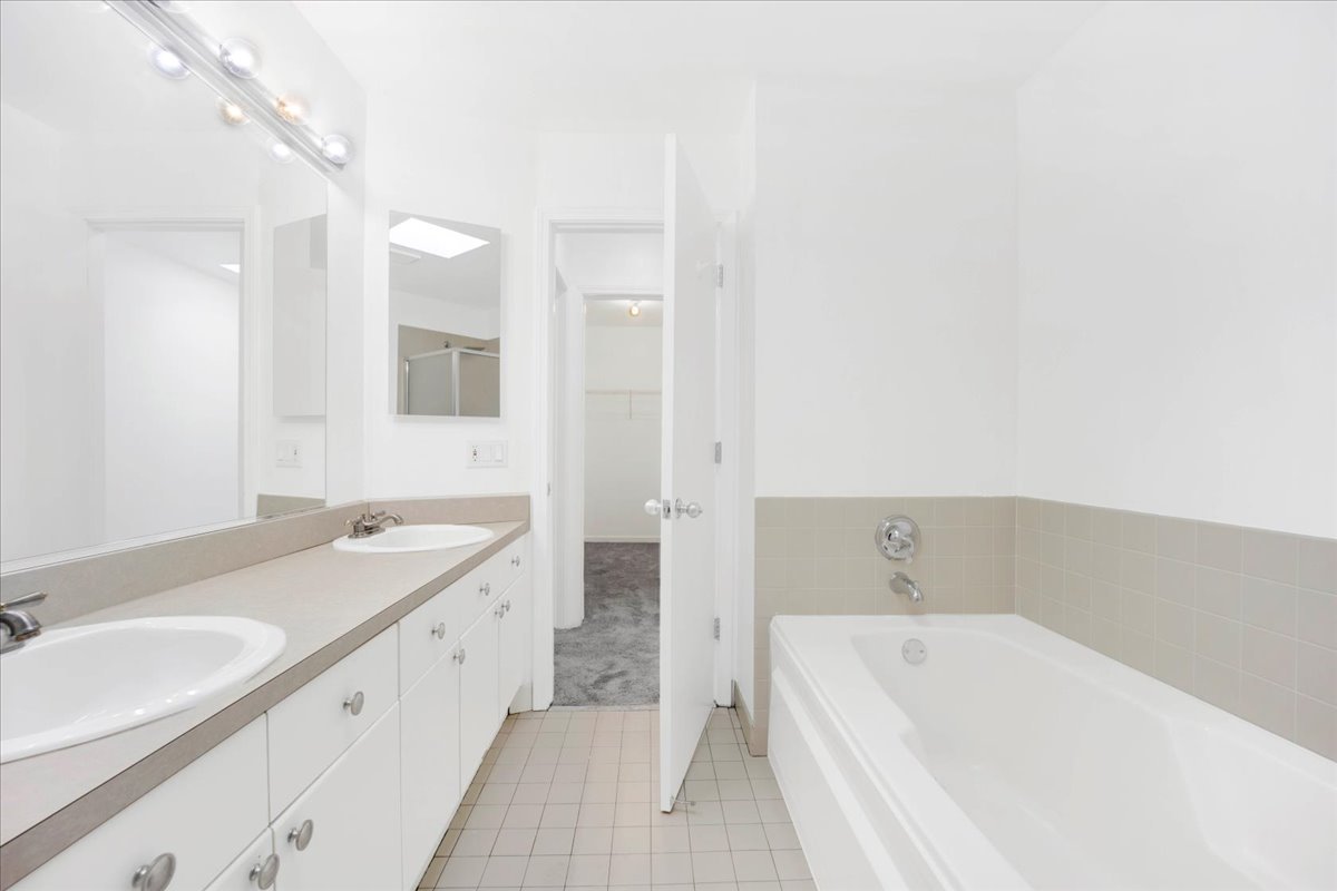 1315 S Plymouth Court Unit: J