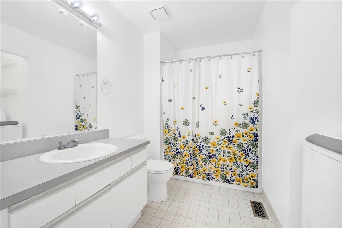 1315 S Plymouth Court Unit: J