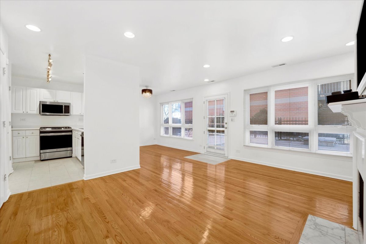 1315 S Plymouth Court Unit: J