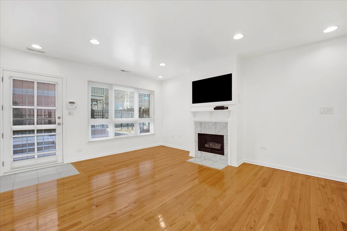 1315 S Plymouth Court Unit: J