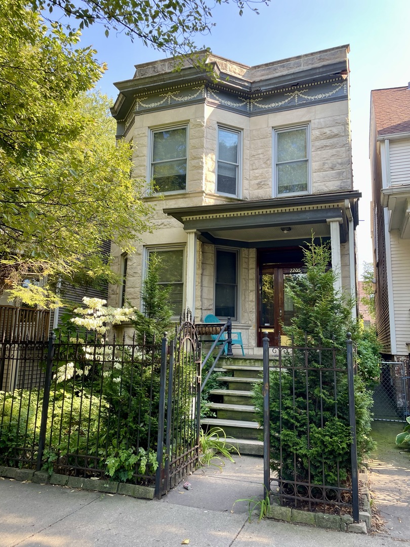 2205 W Cullom Avenue