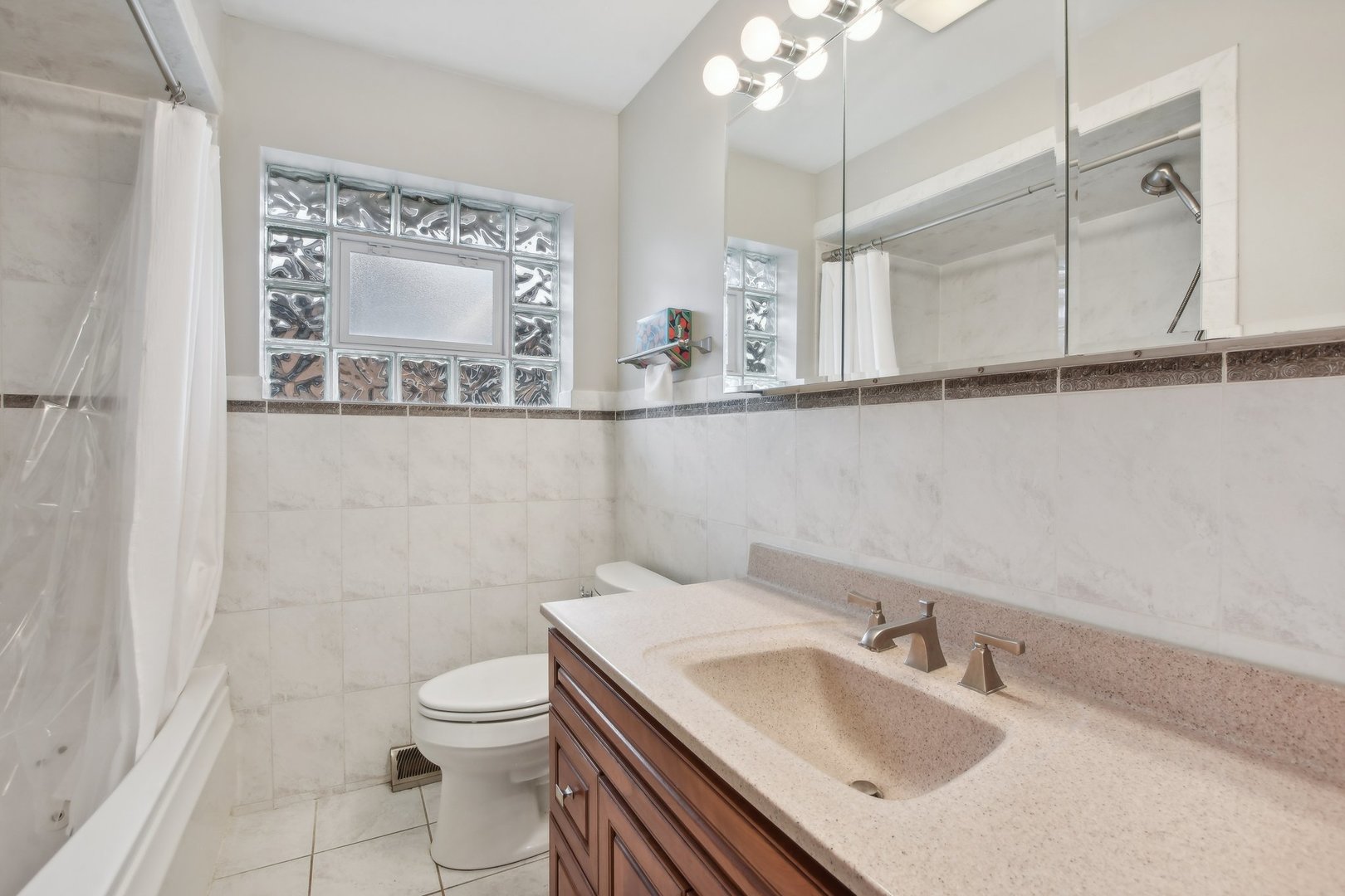 8553 W Saint Joseph Avenue