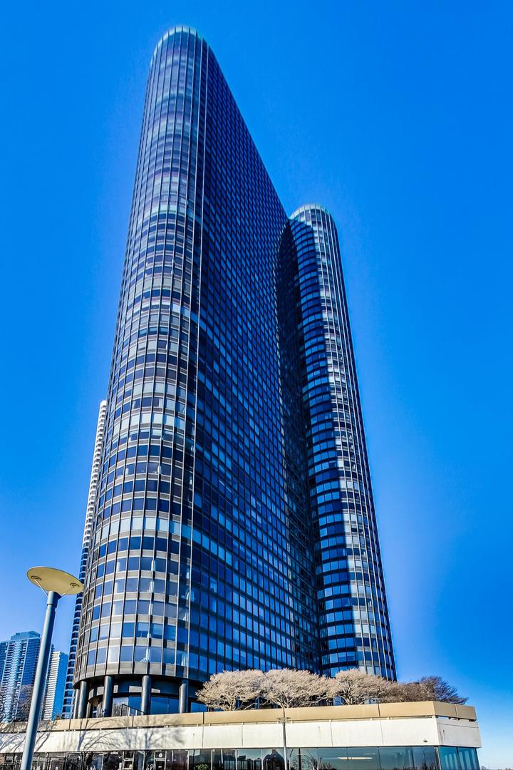 155 N Harbor Drive Unit: 2106-07