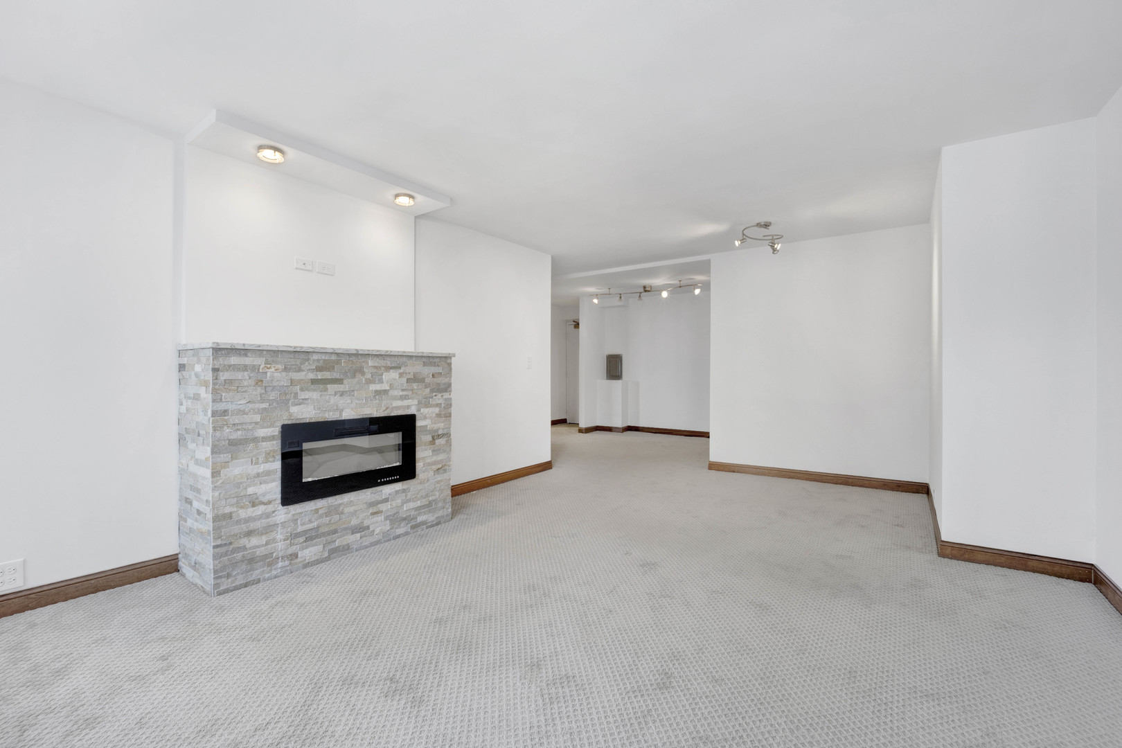 155 N Harbor Drive Unit: 2106-07