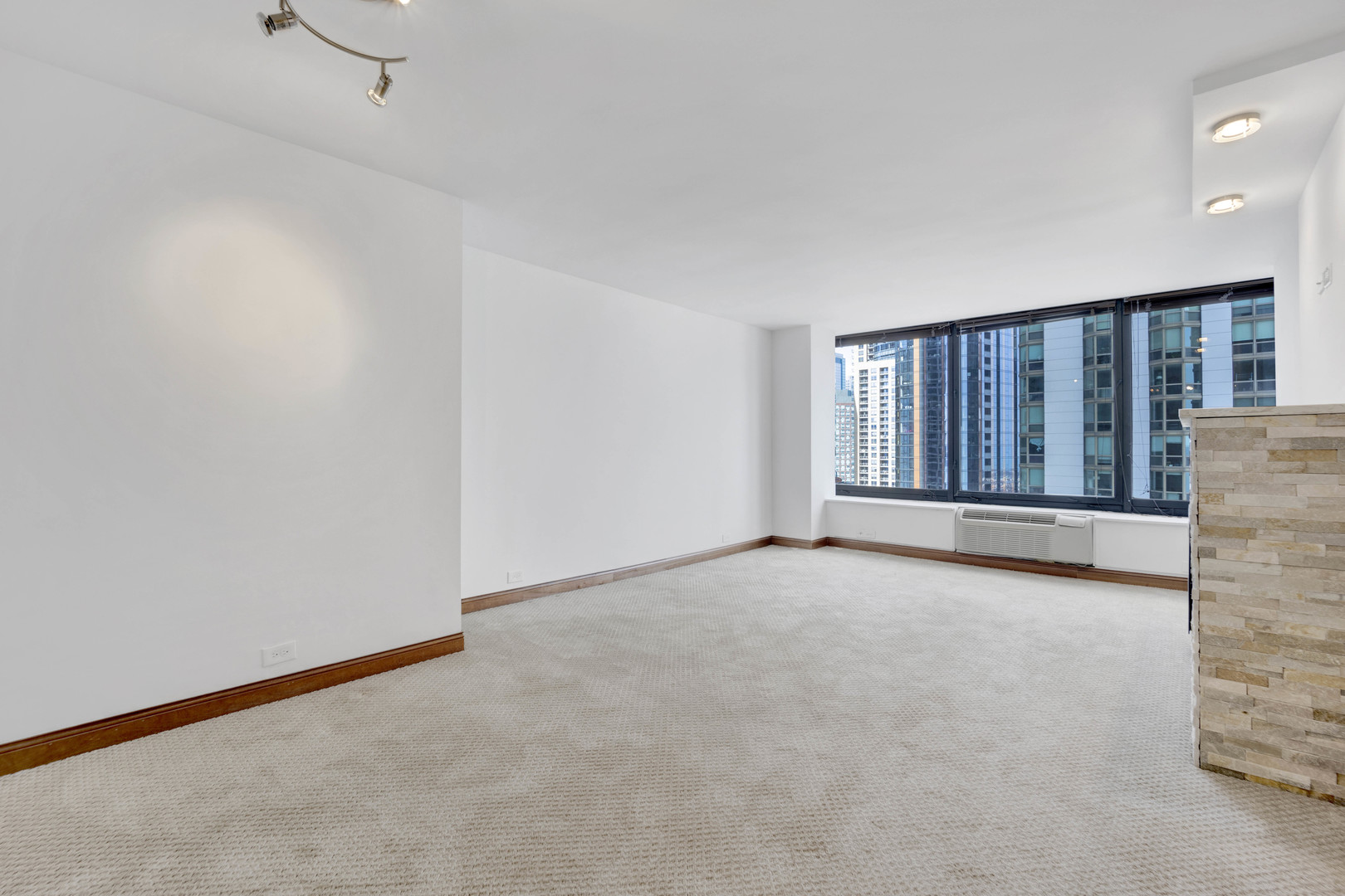 155 N Harbor Drive Unit: 2106-07