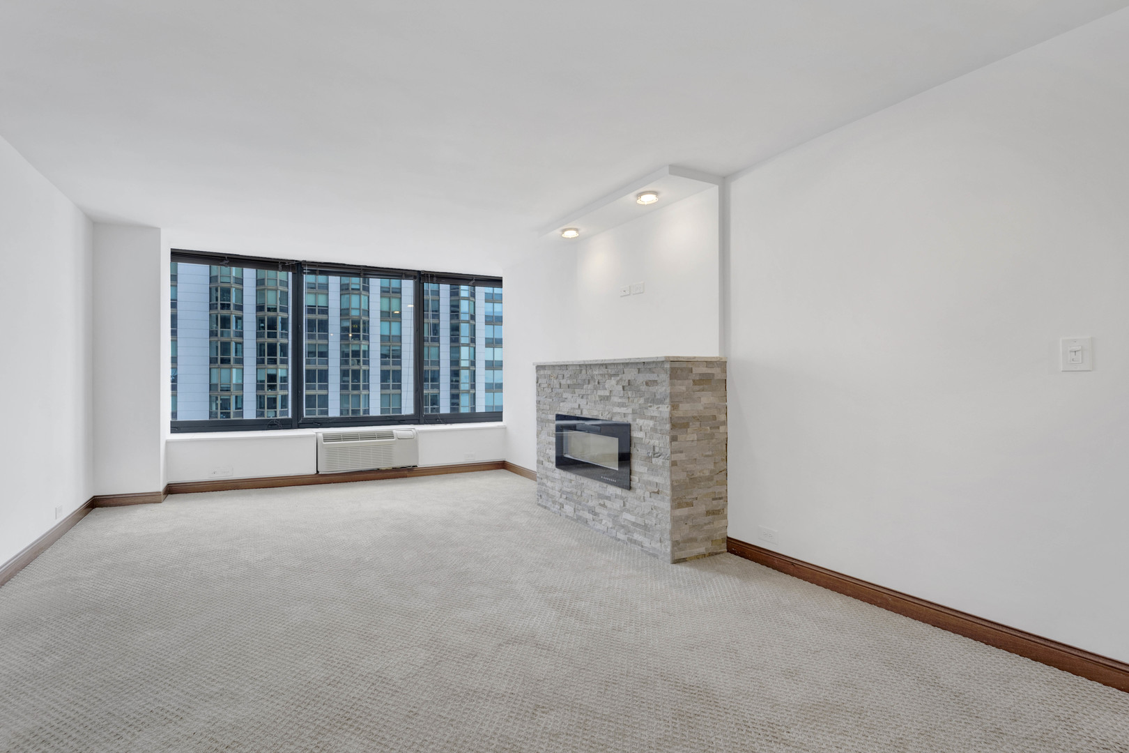 155 N Harbor Drive Unit: 2106-07