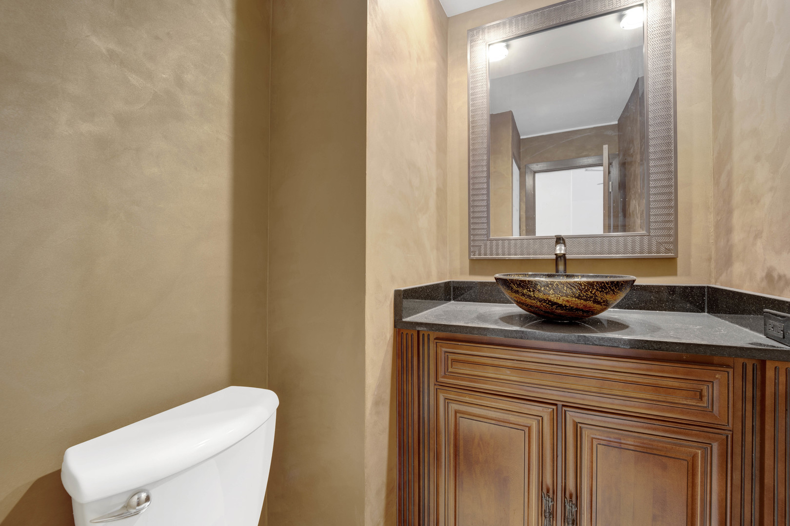 155 N Harbor Drive Unit: 2106-07