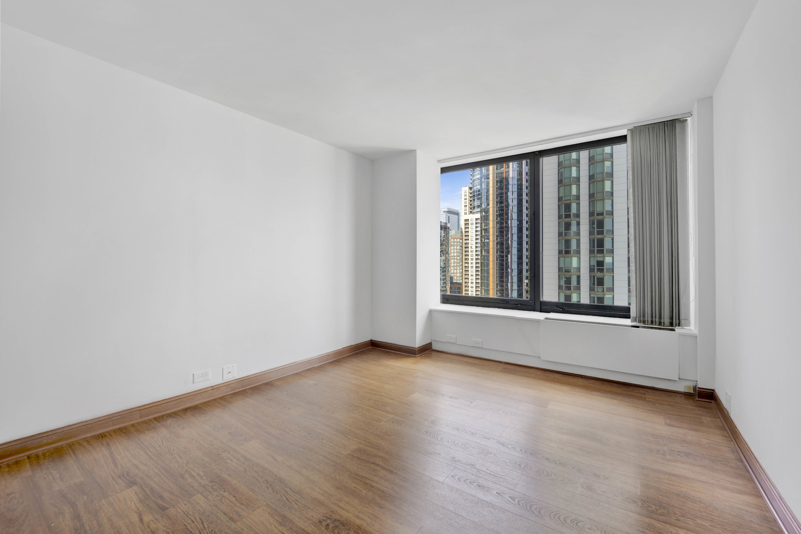 155 N Harbor Drive Unit: 2106-07