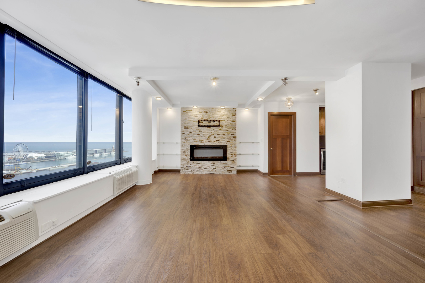 155 N Harbor Drive Unit: 2106-07