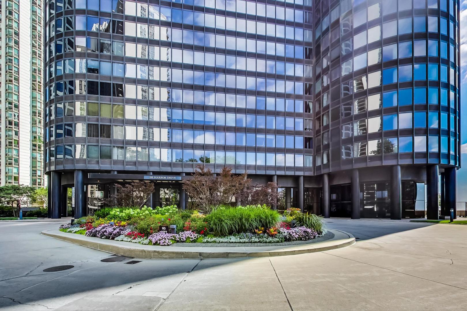 155 N Harbor Drive Unit: 2106-07