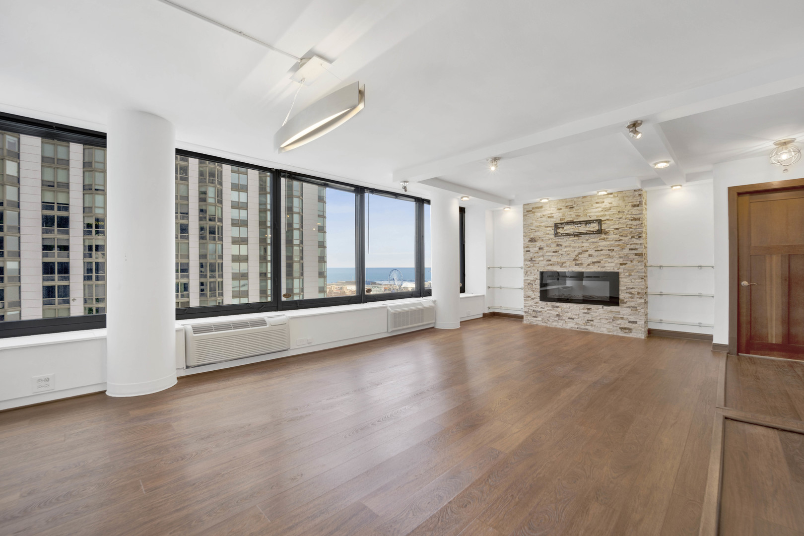 155 N Harbor Drive Unit: 2106-07