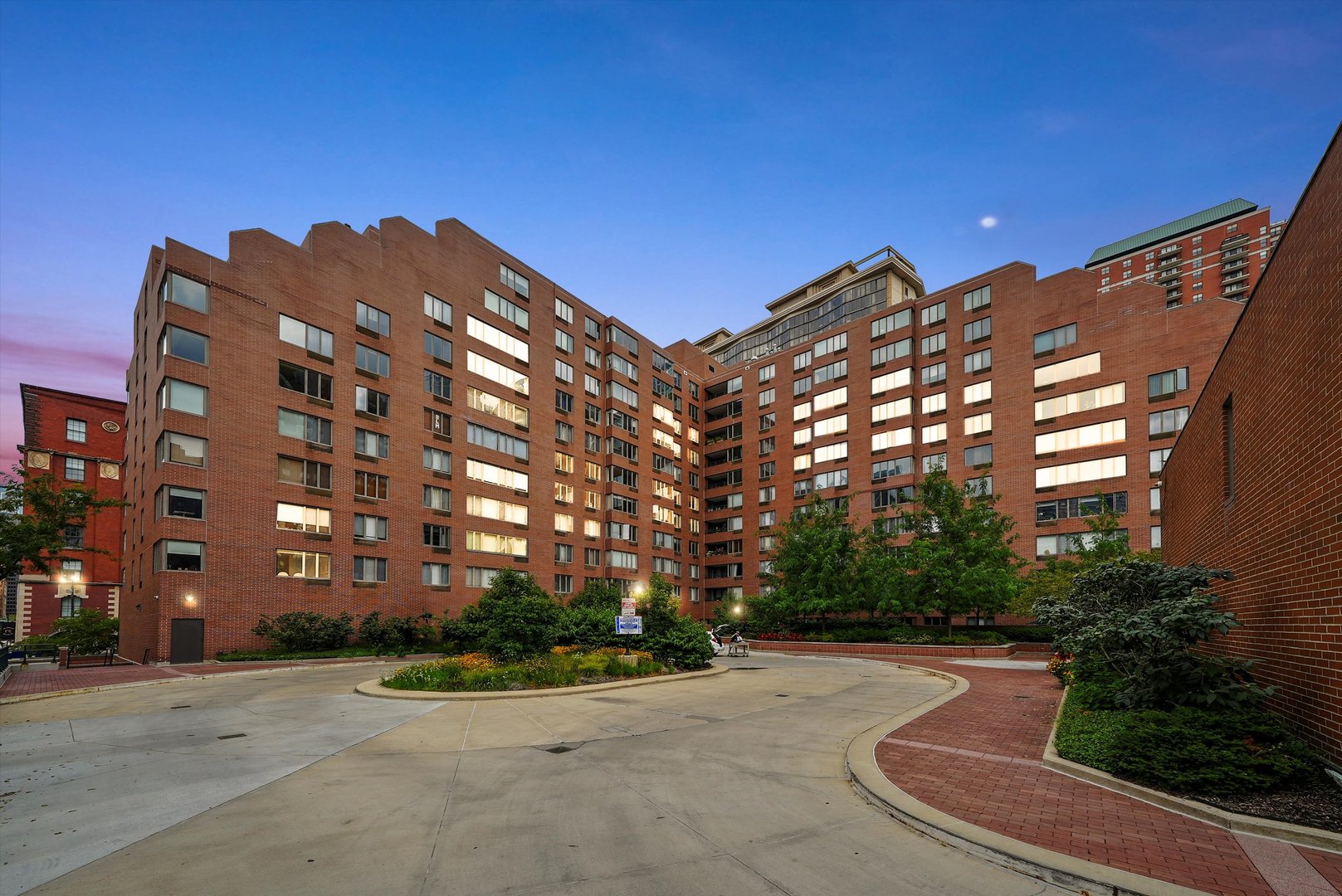 801 S Plymouth Court Unit: 807