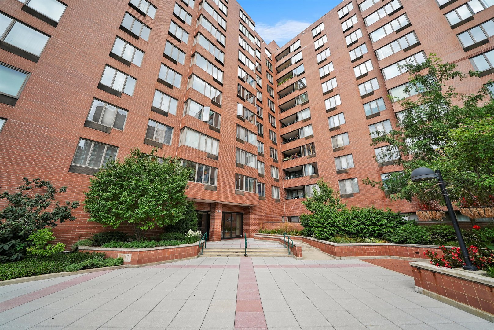 801 S Plymouth Court Unit: 807