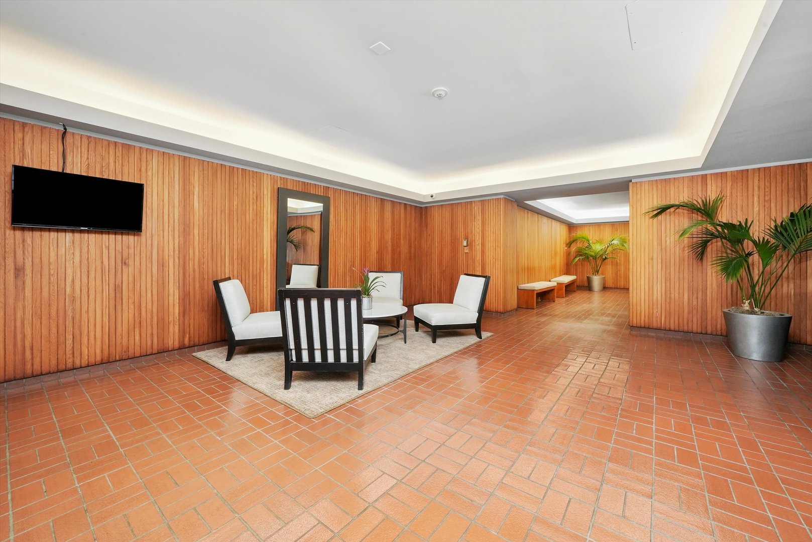 801 S Plymouth Court Unit: 807